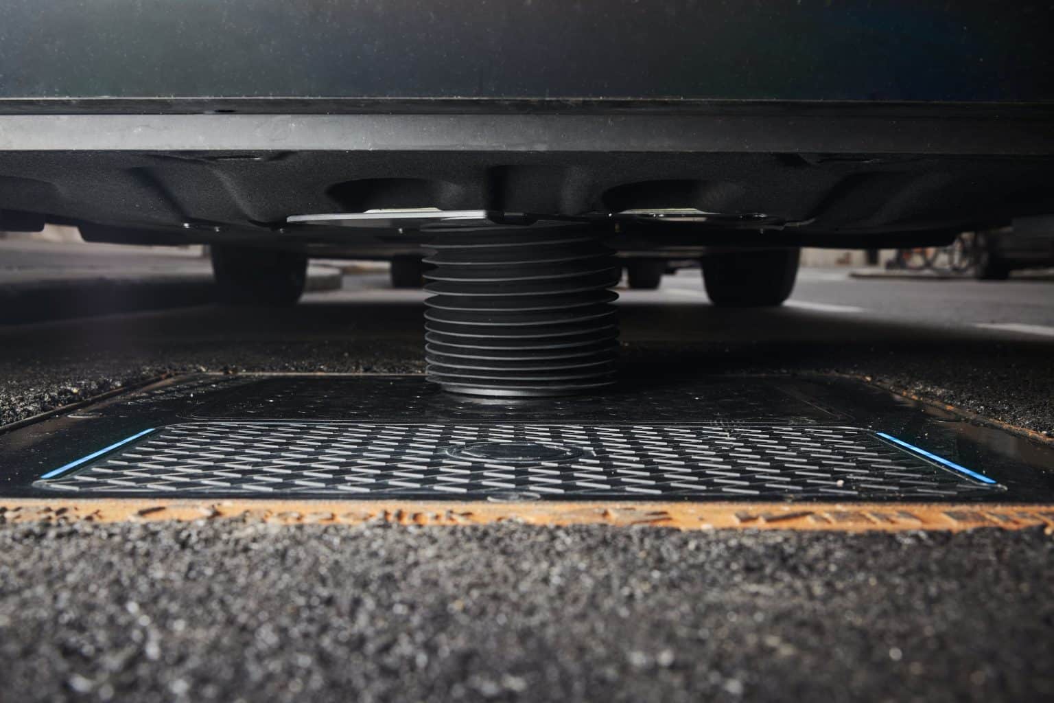 Effortless EV Charging Arrives: NXP & Easelink Unveil Docking System